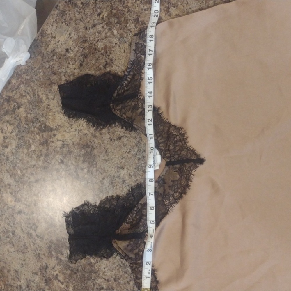 ✨3/$20 bundle- Blu Pepper Beige Chemise with Black Lace Trim✨ - Picture 4 of 6